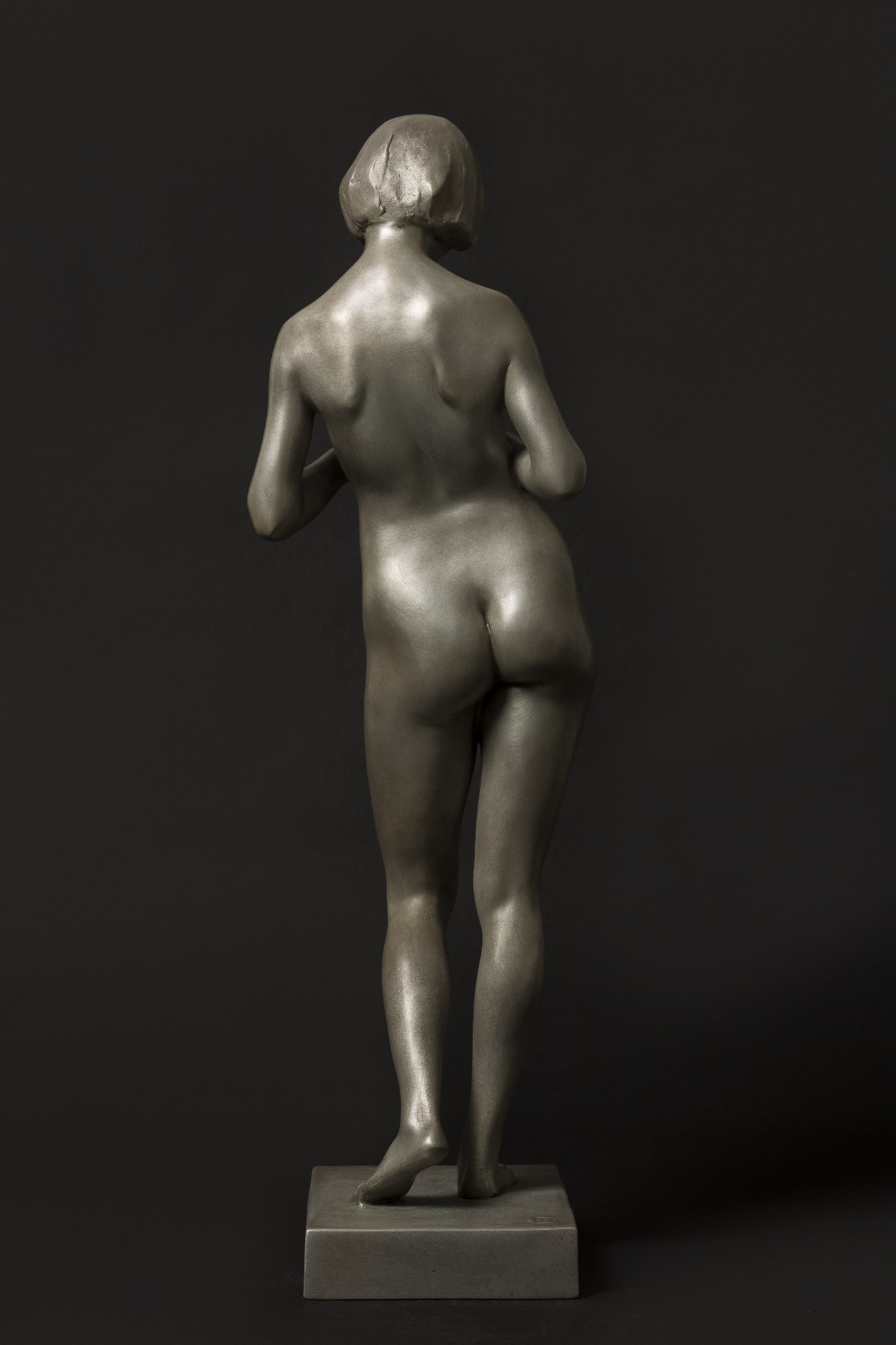 <h2>《甲子仲春》</h2><p>作者：李烜峰</p><p>创作年代：2015年</p><p>规格：20cm×20cm×66cm</p><p>品类：青铜</p>